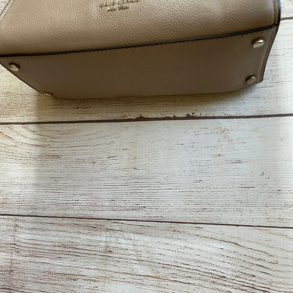 KATE SPADE NEW YORK CLASSIC‎ MEDIUM SATCHEL/CROSSBODY IN TAUPE PEBBLED LEATHER